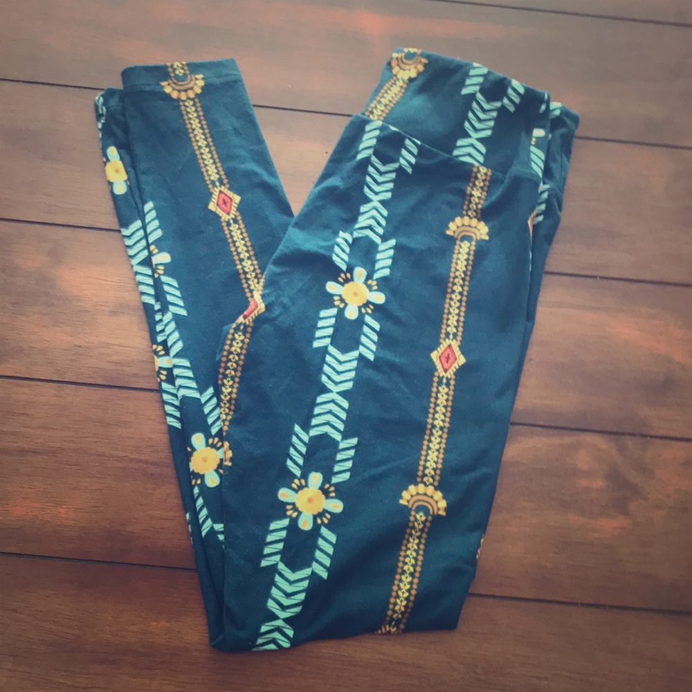 LuLaRoe OS leggings in Aztec print